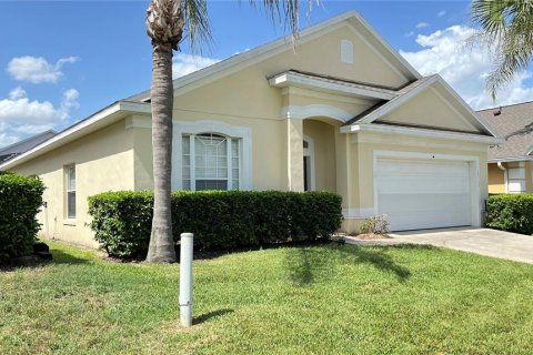 House in Clermont, Florida 4 bedrooms, 180.42 sq.m. № 2207896 - photo 3