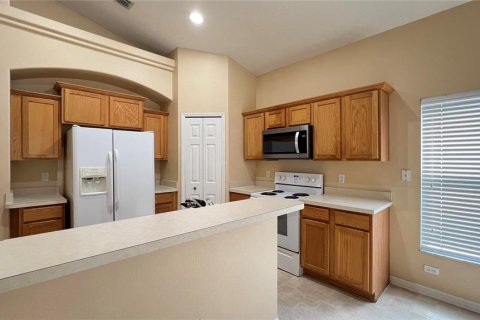 House in Clermont, Florida 4 bedrooms, 180.42 sq.m. № 2207896 - photo 16