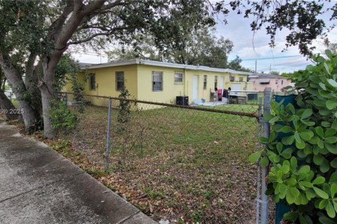 Propiedad comercial en venta en Miami, Florida, 159.7 m2 № 1868244 - foto 6
