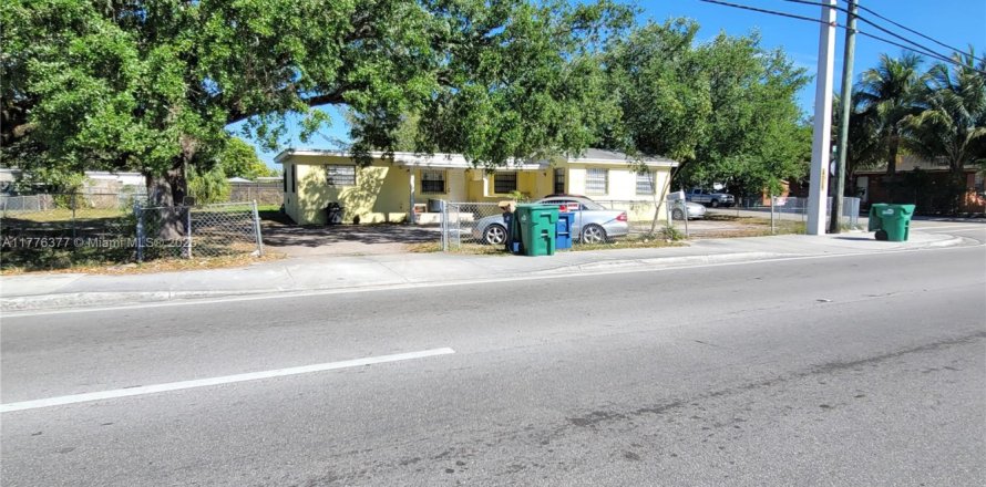Propiedad comercial en Miami, Florida 159.7 m2 № 1868244