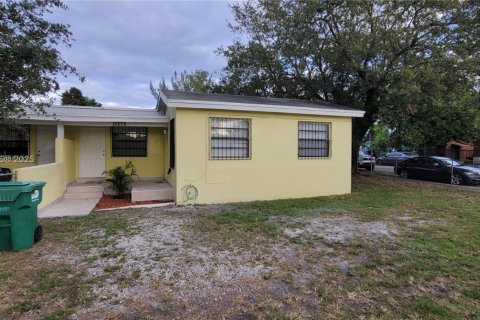 Propiedad comercial en venta en Miami, Florida, 159.7 m2 № 1868244 - foto 3