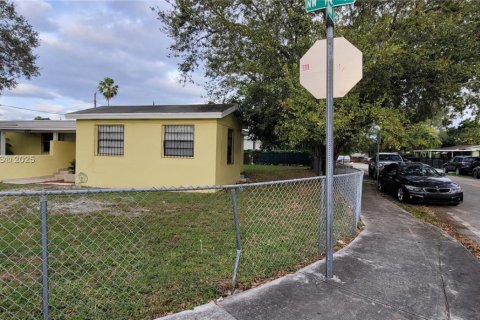 Propiedad comercial en venta en Miami, Florida, 159.7 m2 № 1868244 - foto 4
