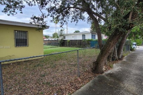 Propiedad comercial en venta en Miami, Florida, 159.7 m2 № 1868244 - foto 5