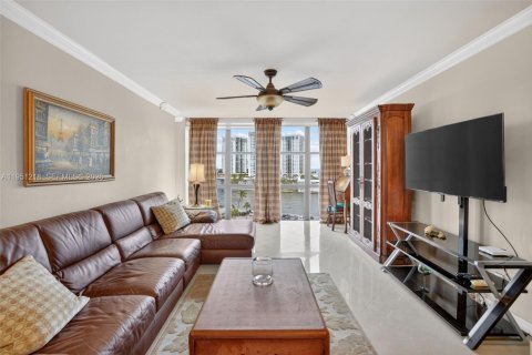 Condominio en venta en Hallandale Beach, Florida, 1 dormitorio, 85.01 m2 № 2006651 - foto 11