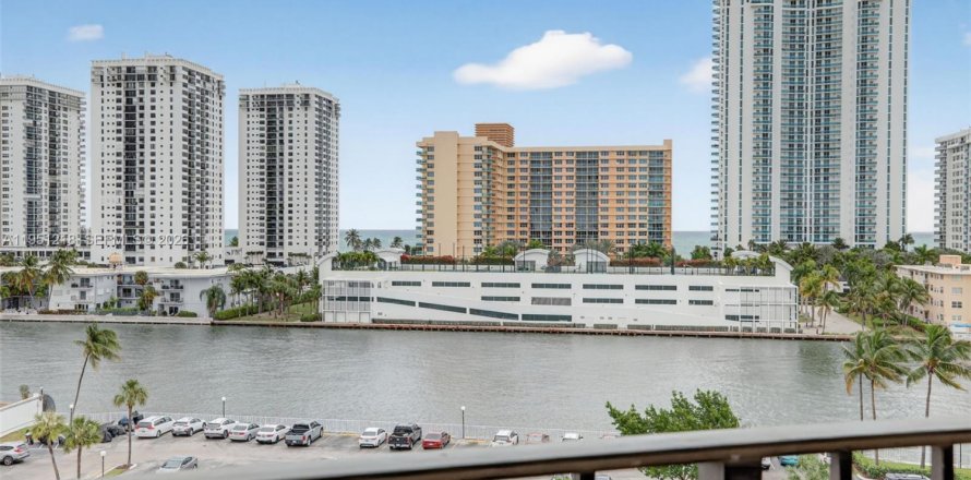 Condominio en Hallandale Beach, Florida, 1 dormitorio № 2006651