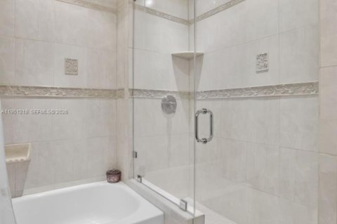 Condominio en venta en Hallandale Beach, Florida, 1 dormitorio, 85.01 m2 № 2006651 - foto 30