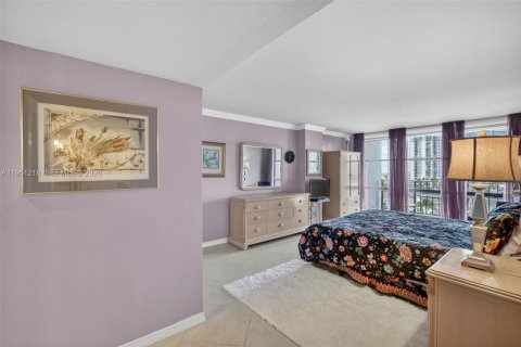 Condominio en venta en Hallandale Beach, Florida, 1 dormitorio, 85.01 m2 № 2006651 - foto 25