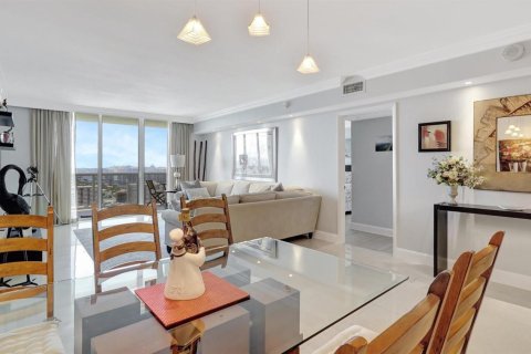 Copropriété à louer à Hallandale Beach, Floride: 3 chambres, 161 m2 № 2386831 - photo 12
