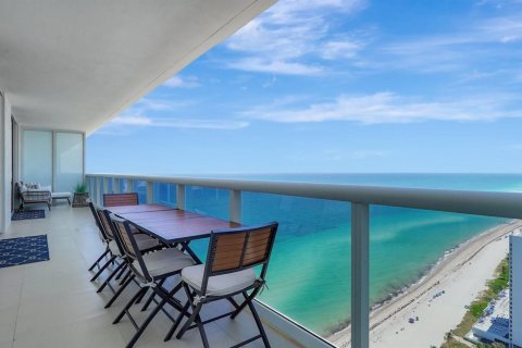 Condo à Hallandale Beach, Floride, 3 chambres  № 2386831