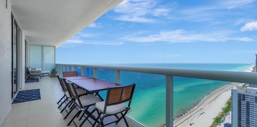 Condo à Hallandale Beach, Floride, 3 chambres  № 2386831