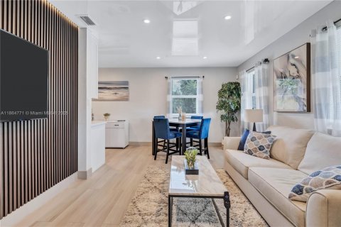 Casa en Miami, Florida 3 dormitorios, 83.61 m2 № 2090778