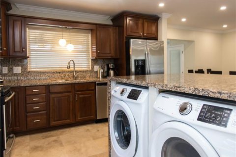 Снять в аренду виллу или дом в Дания-Бич, Флорида 5 спален, 185.8м2, № 1980587 - фото 11