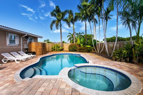 Дом в Дания-Бич, Флорида 5 спален, 185.8м2 № 1980587