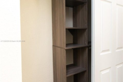 Снять в аренду виллу или дом в Дания-Бич, Флорида 5 спален, 185.8м2, № 1980587 - фото 17