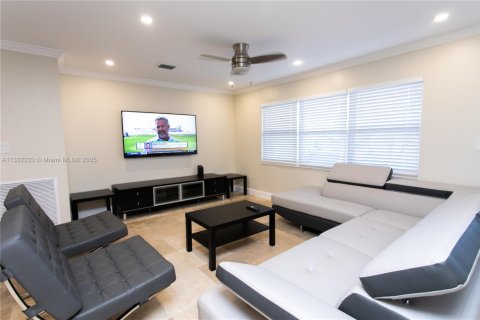 Снять в аренду виллу или дом в Дания-Бич, Флорида 5 спален, 185.8м2, № 1980587 - фото 12