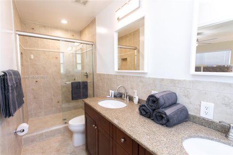 Снять в аренду виллу или дом в Дания-Бич, Флорида 5 спален, 185.8м2, № 1980587 - фото 26