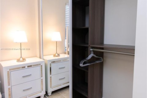 Снять в аренду виллу или дом в Дания-Бич, Флорида 5 спален, 185.8м2, № 1980587 - фото 25