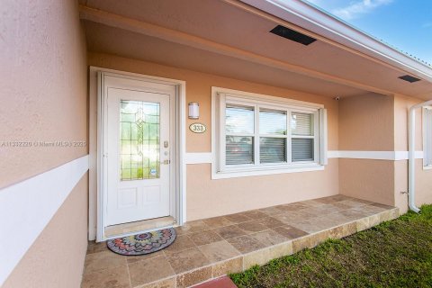 Снять в аренду виллу или дом в Дания-Бич, Флорида 5 спален, 185.8м2, № 1980587 - фото 6