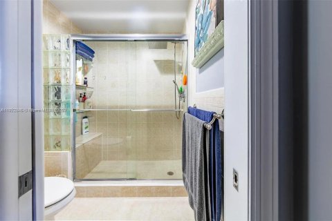 Townhouse in Miami, Florida 3 bedrooms, 170.94 sq.m. № 1859028 - photo 12