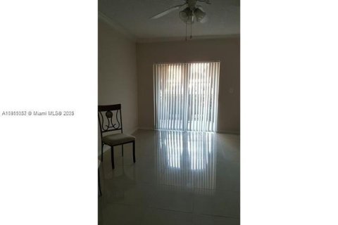 Apartamento en alquiler en Pembroke Pines, Florida, 2 dormitorios, 104.98 m2 № 1867083 - foto 3
