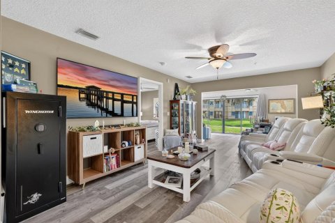 Copropriété à vendre à Welaka, Floride: 2 chambres, 108.51 m2 № 2142463 - photo 9