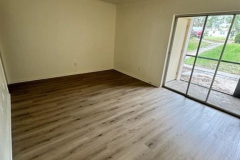 Condo in Lake Wales, Florida, 2 bedrooms  № 1733365 - photo 6