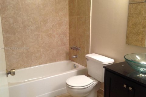 Condo in West Palm Beach, Florida, 2 bedrooms  № 1861981 - photo 9