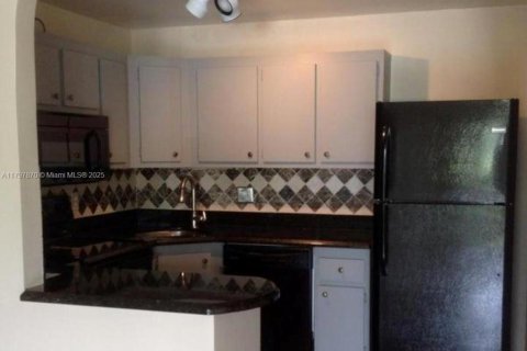 Condo in West Palm Beach, Florida, 2 bedrooms  № 1861981 - photo 7