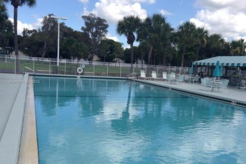 Condo in West Palm Beach, Florida, 2 bedrooms  № 1861981 - photo 3