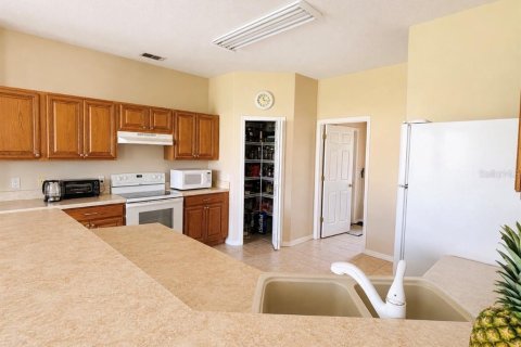 House in Kissimmee, Florida 4 bedrooms, 178.65 sq.m. № 2203099 - photo 2
