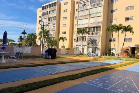 Copropriété à vendre à Hallandale Beach, Floride: 2 chambres, 101.45 m2 № 2009610 - photo 2