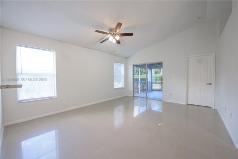 Casa en venta en Homestead, Florida, 3 dormitorios, 143.35 m2 № 2029875 - foto 4