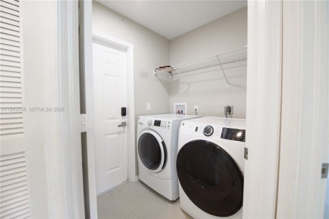 Casa en venta en Homestead, Florida, 3 dormitorios, 143.35 m2 № 2029875 - foto 16