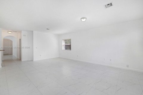 Villa ou maison à louer à Homestead, Floride: 3 chambres, 154.68 m2 № 2388041 - photo 12