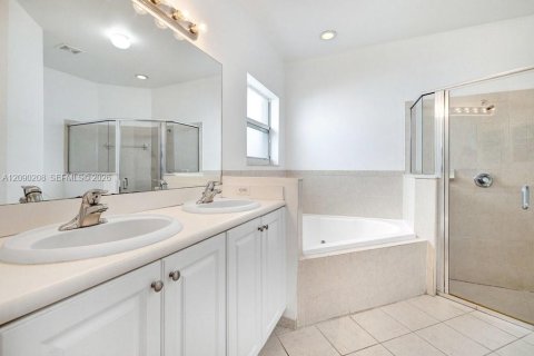 Villa ou maison à louer à Homestead, Floride: 3 chambres, 154.68 m2 № 2388041 - photo 29