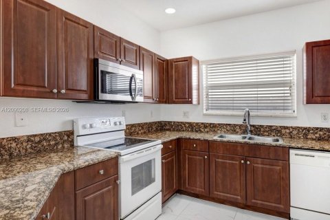 Villa ou maison à louer à Homestead, Floride: 3 chambres, 154.68 m2 № 2388041 - photo 15