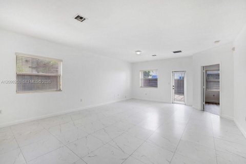 Villa ou maison à louer à Homestead, Floride: 3 chambres, 154.68 m2 № 2388041 - photo 8
