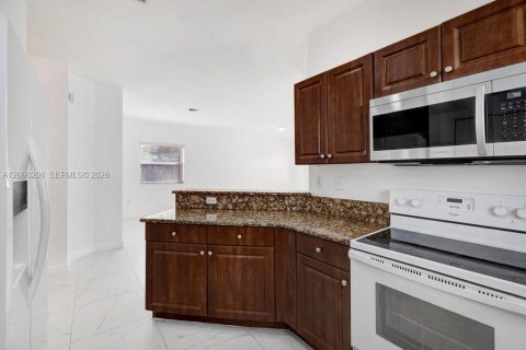 Villa ou maison à louer à Homestead, Floride: 3 chambres, 154.68 m2 № 2388041 - photo 13
