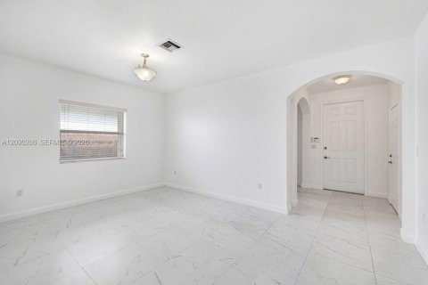 Villa ou maison à louer à Homestead, Floride: 3 chambres, 154.68 m2 № 2388041 - photo 23