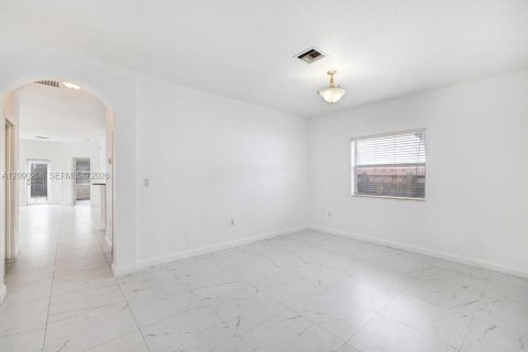 Villa ou maison à louer à Homestead, Floride: 3 chambres, 154.68 m2 № 2388041 - photo 22