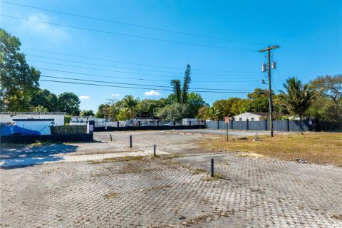 Commercial property in Miami, Florida № 2026147 - photo 22