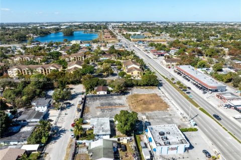 Commercial property in Miami, Florida № 2026147 - photo 4