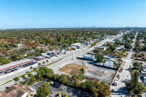 Commercial property in Miami, Florida № 2026147 - photo 7