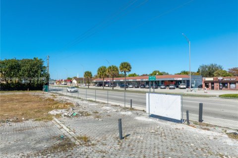 Commercial property in Miami, Florida № 2026147 - photo 20