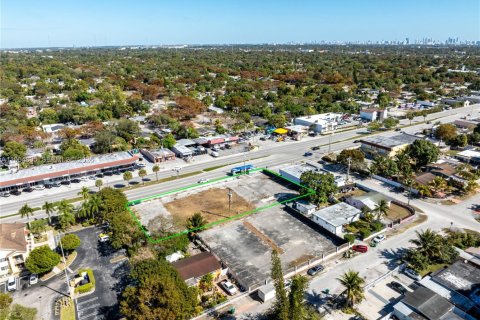 Commercial property in Miami, Florida № 2026147 - photo 6