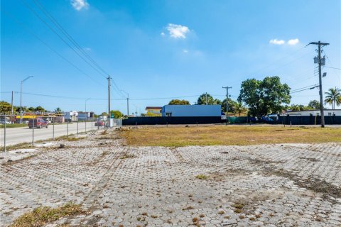 Commercial property in Miami, Florida № 2026147 - photo 16