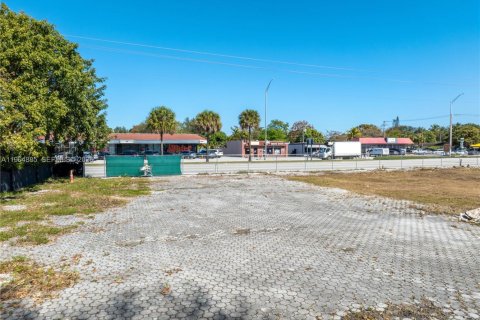 Commercial property in Miami, Florida № 2026147 - photo 11