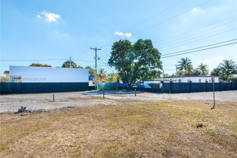 Commercial property in Miami, Florida № 2026147 - photo 17