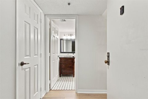 Condo in Clearwater, Florida, 1 bedroom  № 2386196 - photo 13