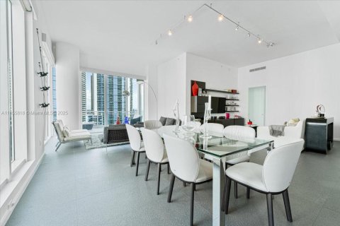 Condominio en venta en Miami, Florida, 3 dormitorios, 191.84 m2 № 1887165 - foto 16